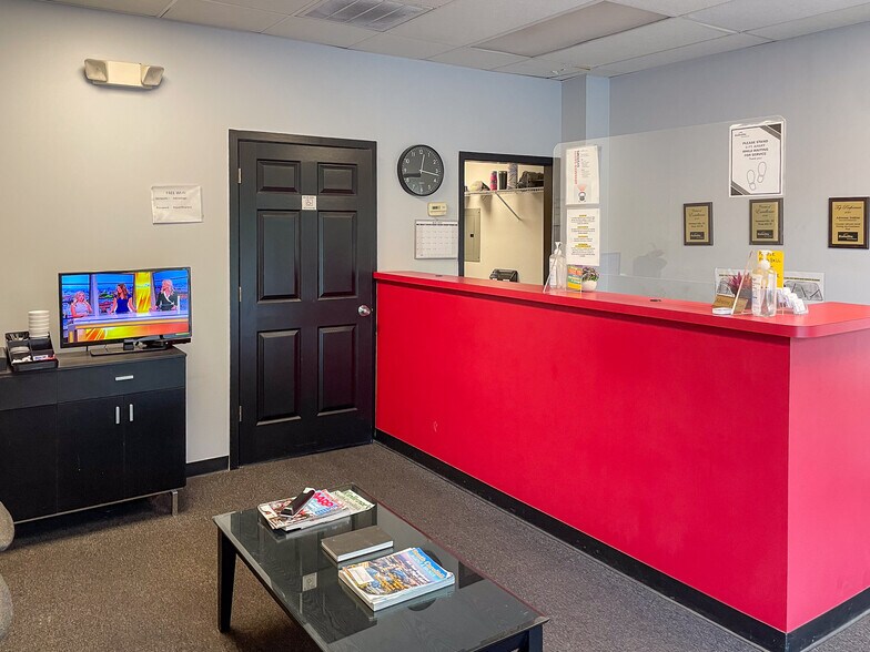 More Photos Of 421 E 5th North St, Summerville Industrial For Lease