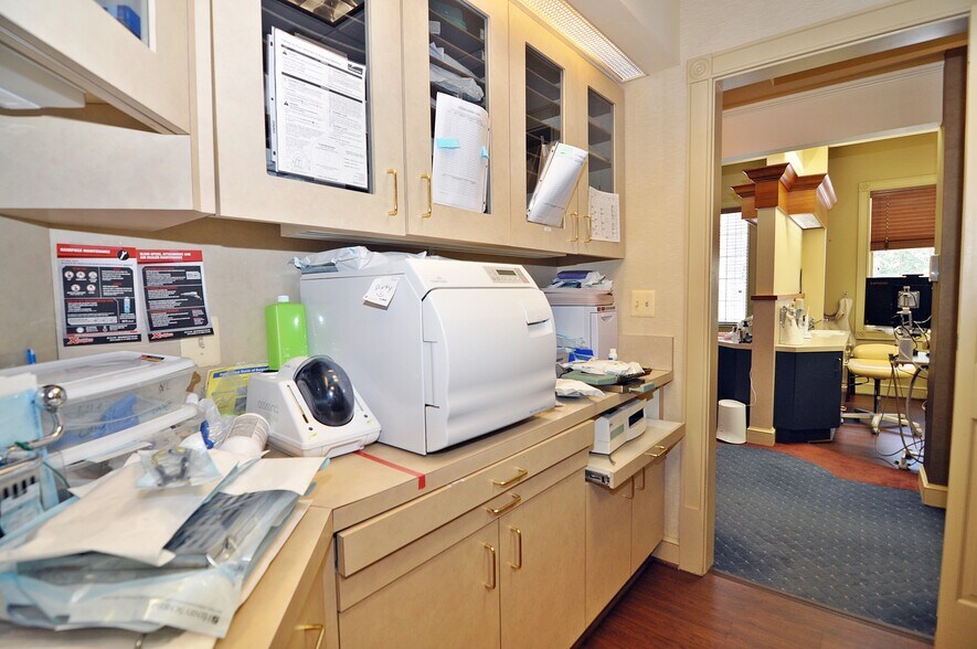 More Photos Of 10614 Warwick Ave, Fairfax Office For Lease