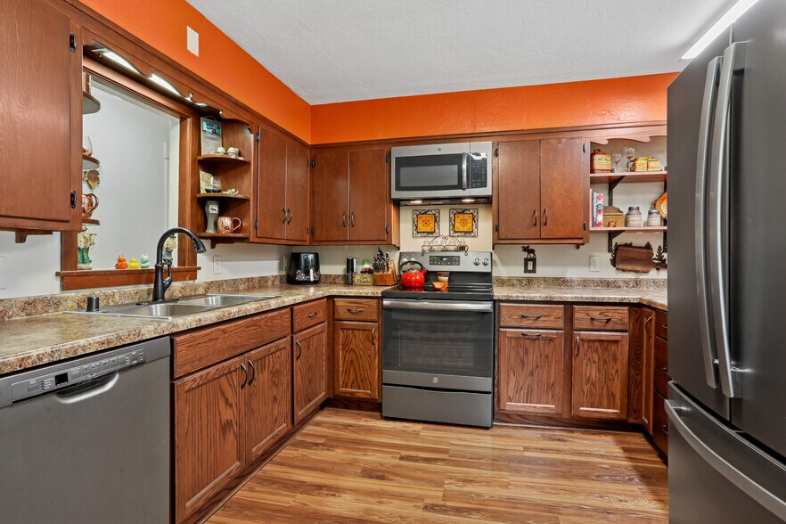 More Photos Of 2114 Wisconsin Ave, New Holstein Storefront Retail Residential For Sale