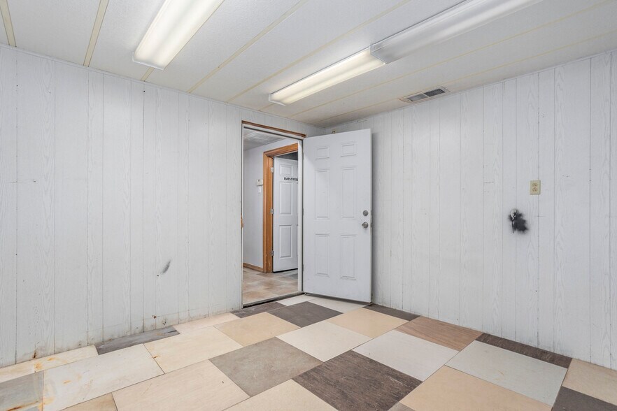 More Photos Of 2331 W A St, Pasco Distribution For Lease