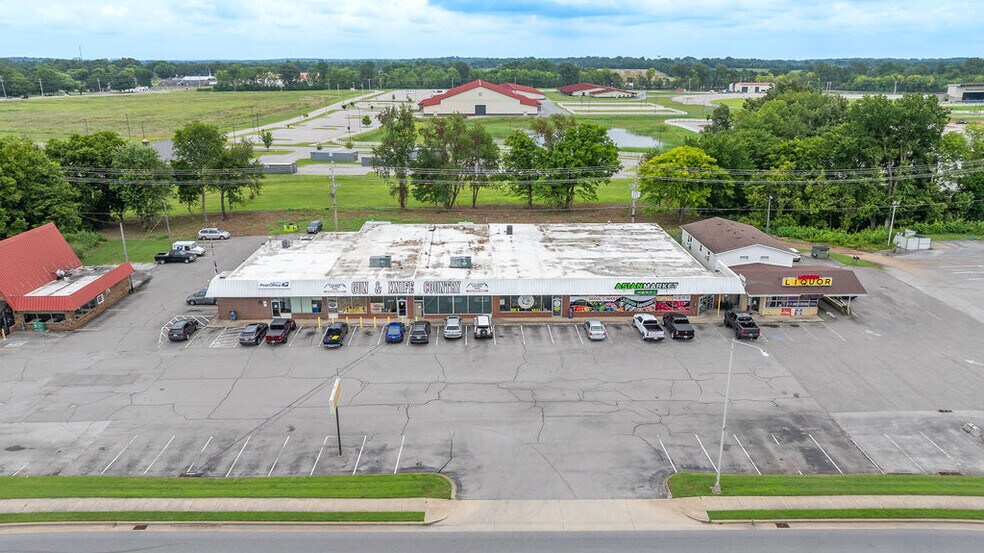 Primary Photo Of 15124-15136 Ft Campbell Blvd, Oak Grove Convenience Store For Sale