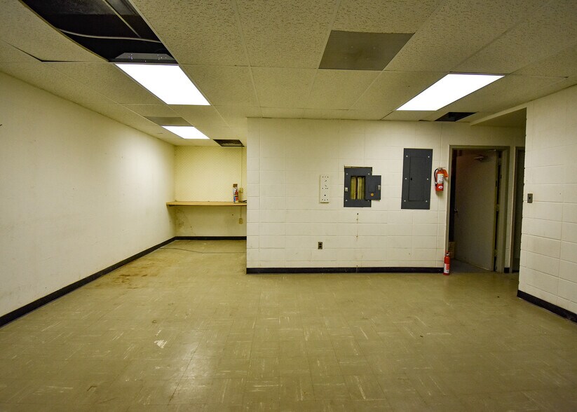 More Photos Of 1729 Wisconsin Ave NW, Washington Storefront Retail Office For Lease