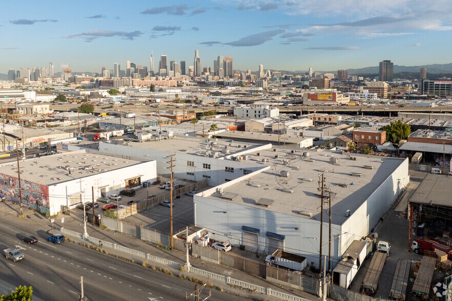 More Photos Of 2430 Porter St, Los Angeles Light Distribution For Lease