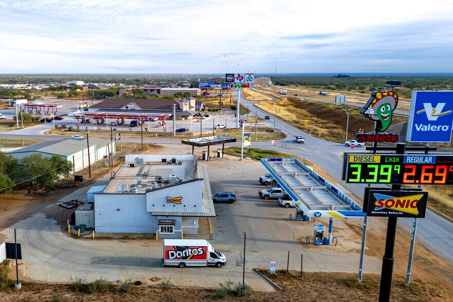 More Photos Of 16290 S Interstate Highway 35, Dilley General Retail For Sale