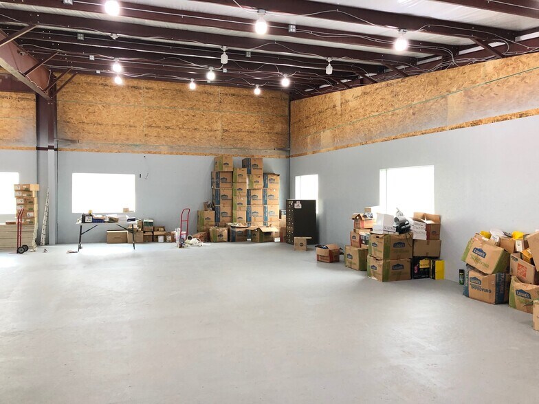 More Photos Of 3879 Fort Worth Hwy, Weatherford Showroom For Sale