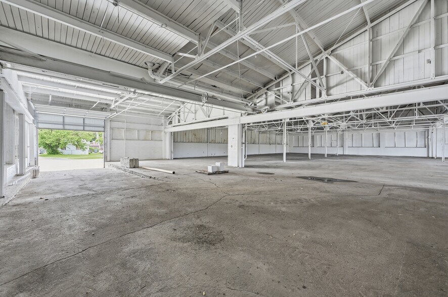 More Photos Of 1428 W Henry St, Indianapolis Unknown For Lease