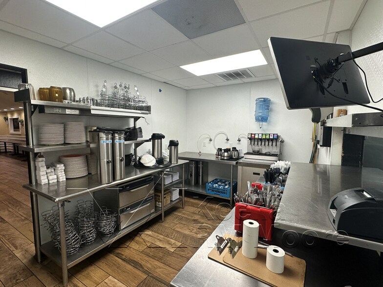 More Photos Of 10321 Chapman Hwy, Seymour Restaurant For Sale