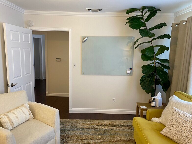 More Photos Of 335 Redondo Ave, Long Beach Office Residential For Sale