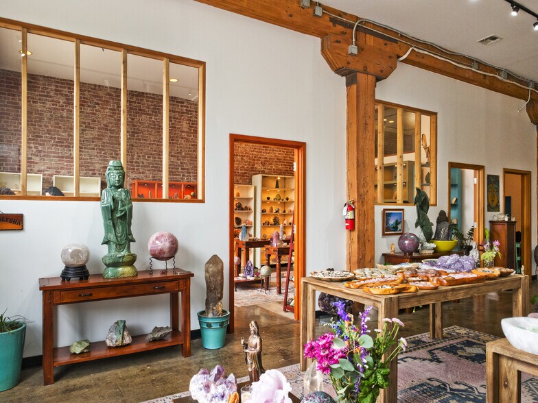 More Photos Of 6161 Santa Monica Blvd, Los Angeles Loft Creative Space For Lease