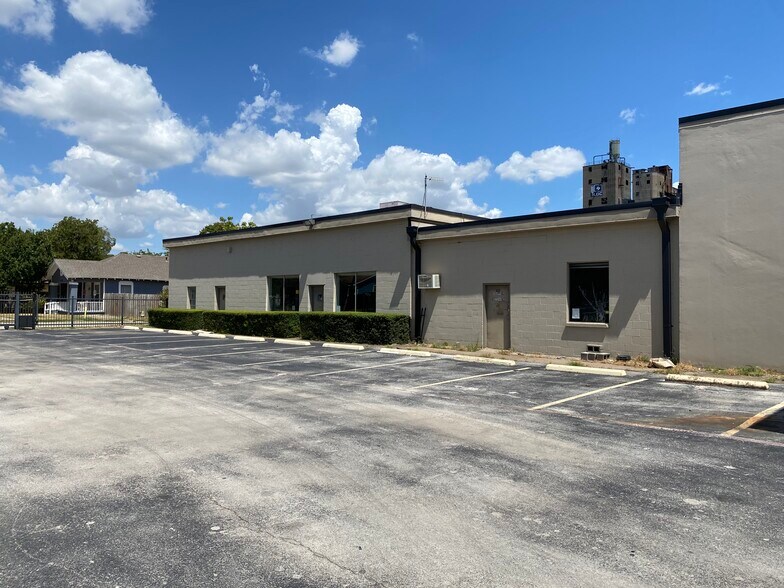 More Photos Of 2001 Saint Louis Ave, Fort Worth Warehouse For Lease