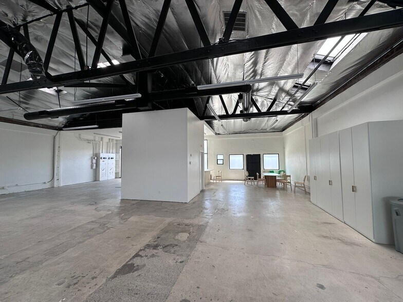 More Photos Of 11124 Washington Blvd, Culver City Freestanding For Lease