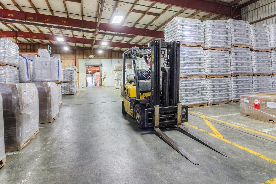 More Photos Of 1535-1541 W Lee Rd, Othello Warehouse For Sale