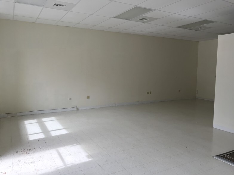 More Photos Of 5022 W Fairfield Dr, Pensacola Office For Lease