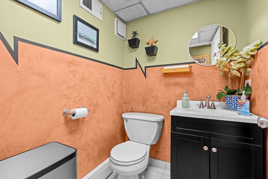 More Photos Of 4546 Hylan Blvd, Staten Island Medical For Sale