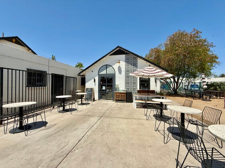 More Photos Of 2330 E McDowell Rd, Phoenix Storefront Retail Office For Lease