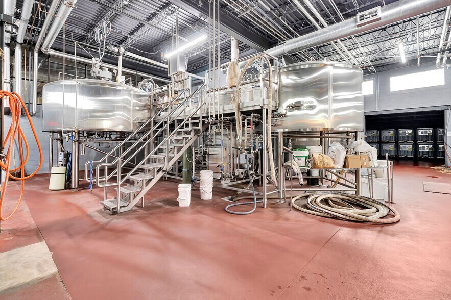 More Photos Of 3717 Jonlen Dr, Fairfax Flex For Sale