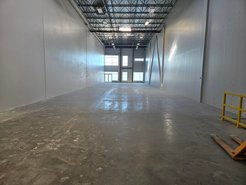 More Photos Of 4 Highland Park Green NE, Rocky View No 44 Warehouse For Sale