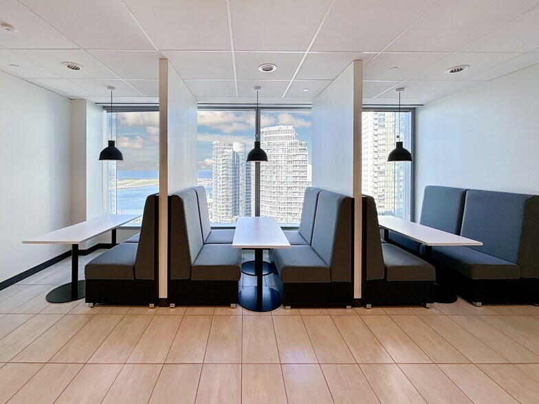 More Photos Of 88 Queens Quay W, Toronto Office For Lease