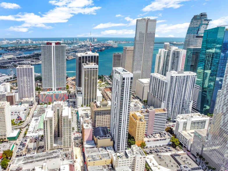 More Photos Of 223 SE 1st St, Miami Storefront Retail Office For Lease