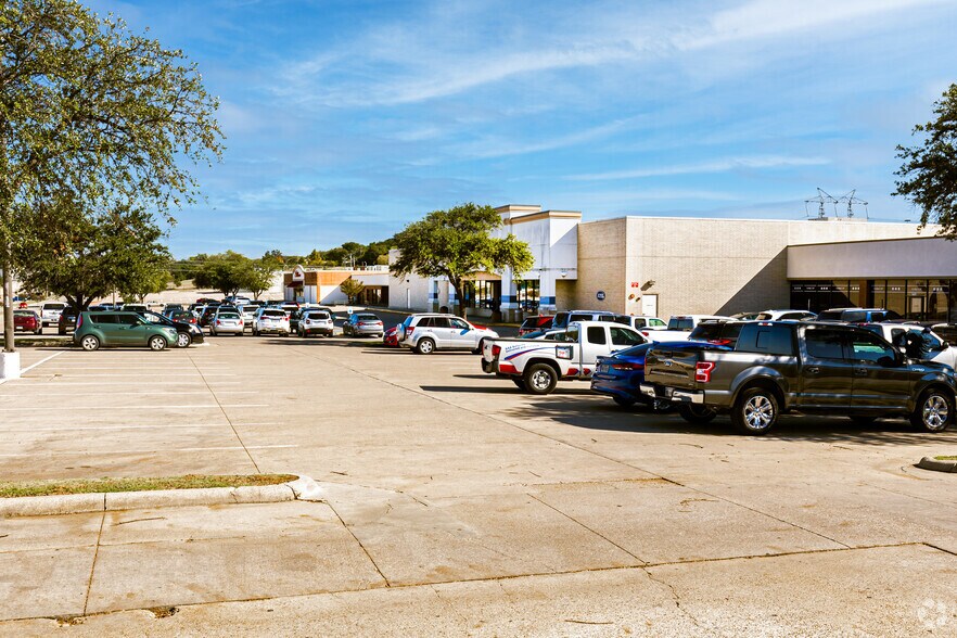 More Photos Of 6801-7049 Ridgmar Meadow Rd, Fort Worth Unknown For Lease