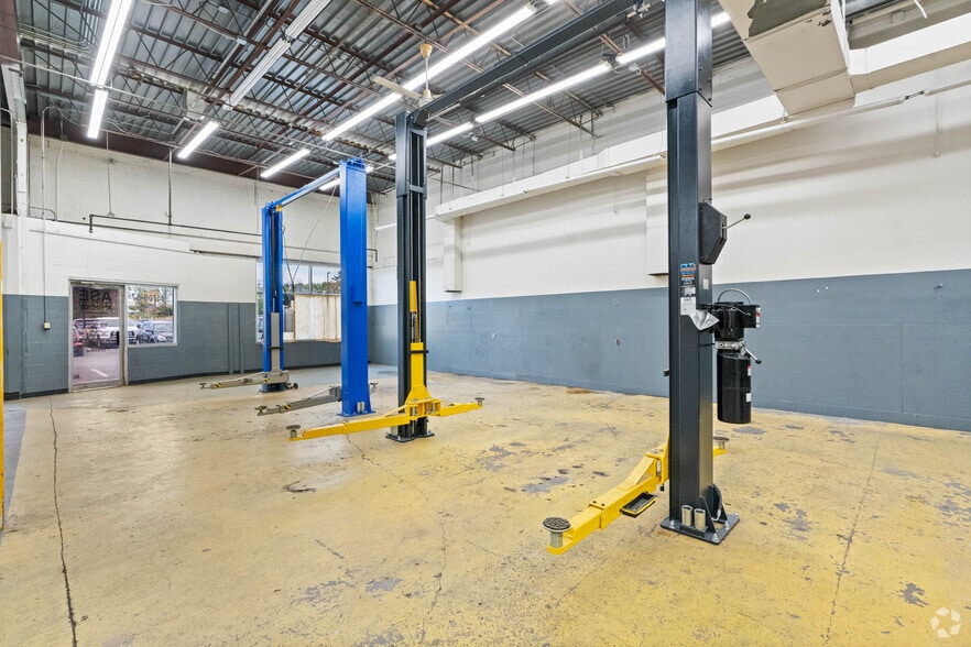 More Photos Of 14711-14713 Baltimore Ave, Laurel Light Manufacturing For Lease