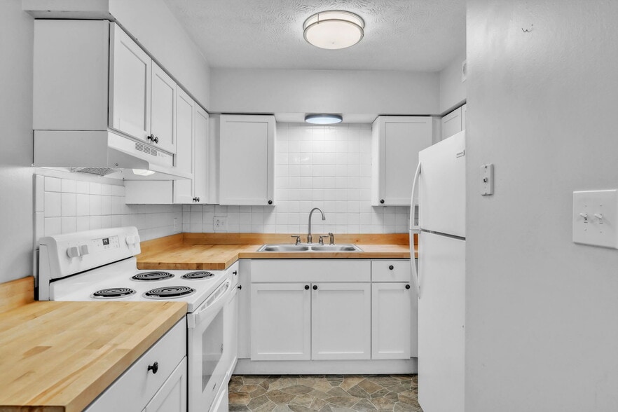 More Photos Of 211 Elyria Dr, Knoxville Apartments For Sale