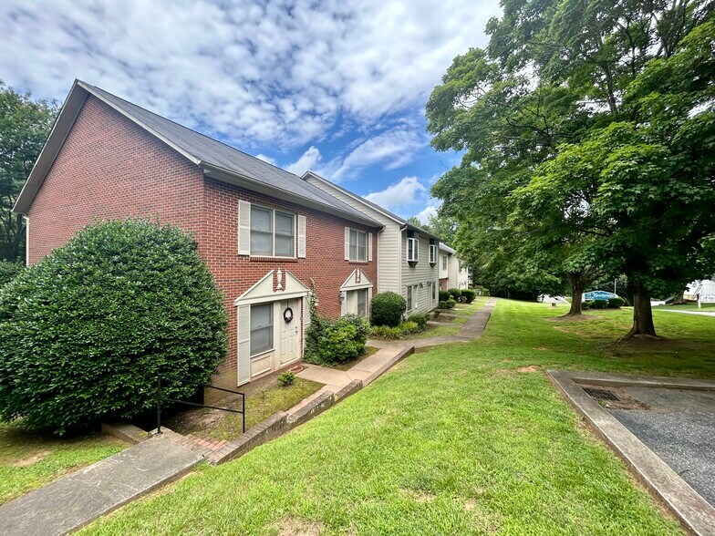 More Photos Of 239 13th Avenue Pl NW, Hickory Apartments For Sale
