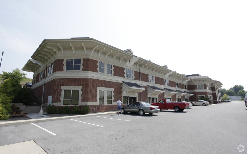 More Photos Of 323 Falls Dr NW, Abingdon Office For Sale