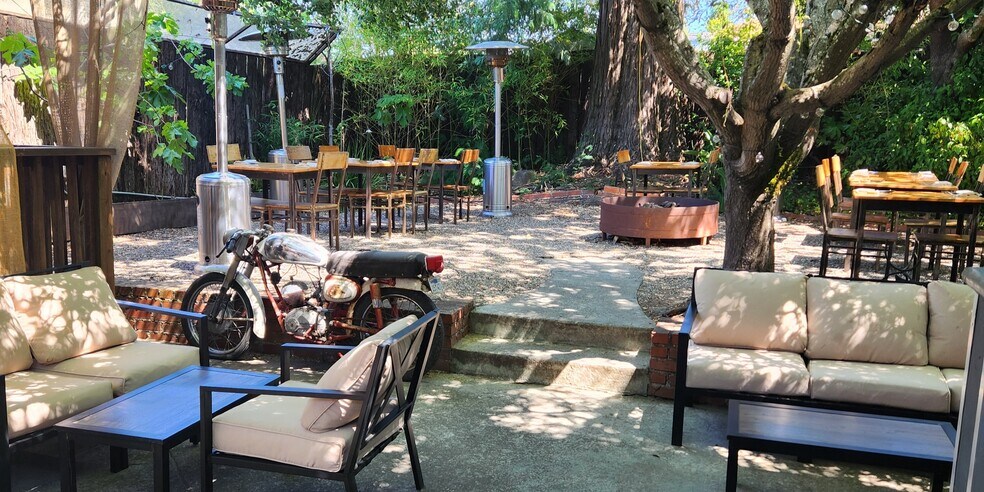 More Photos Of 6675 Front St, Forestville Restaurant For Lease