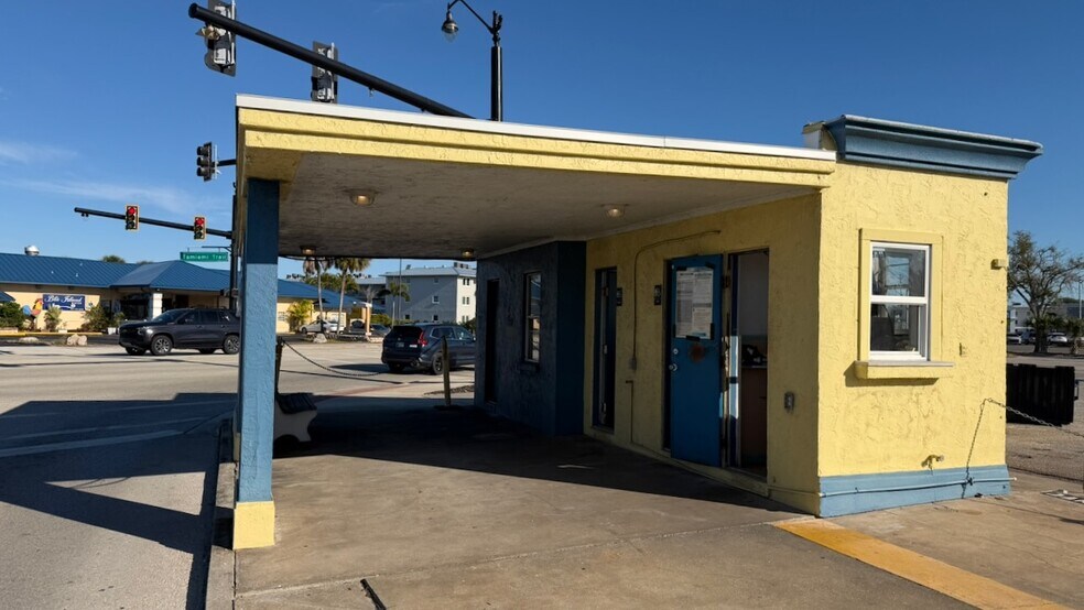 More Photos Of 700 Tamiami Trl S, Venice Carwash For Sale