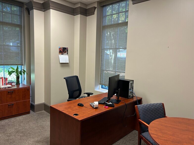 More Photos Of 1104 Spruce St, Belmont Medical For Lease