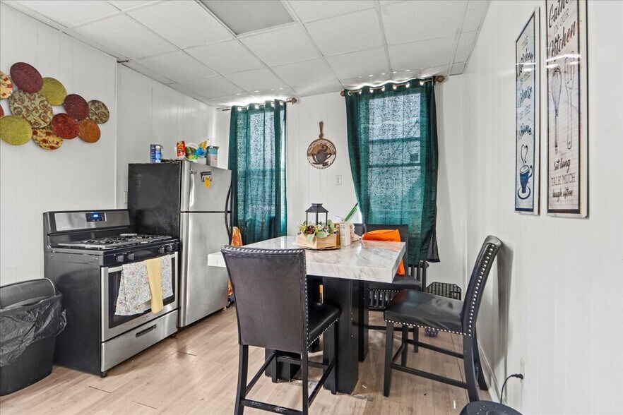 More Photos Of 900 Summit Ave, Union City Apartments For Sale