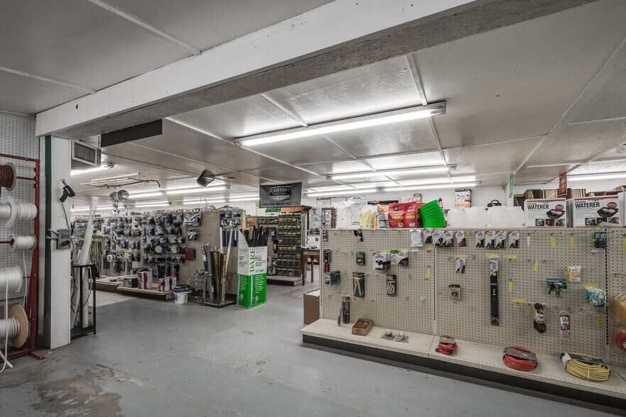 More Photos Of 17186 Highway 321, Dayton Storefront Retail Office For Sale