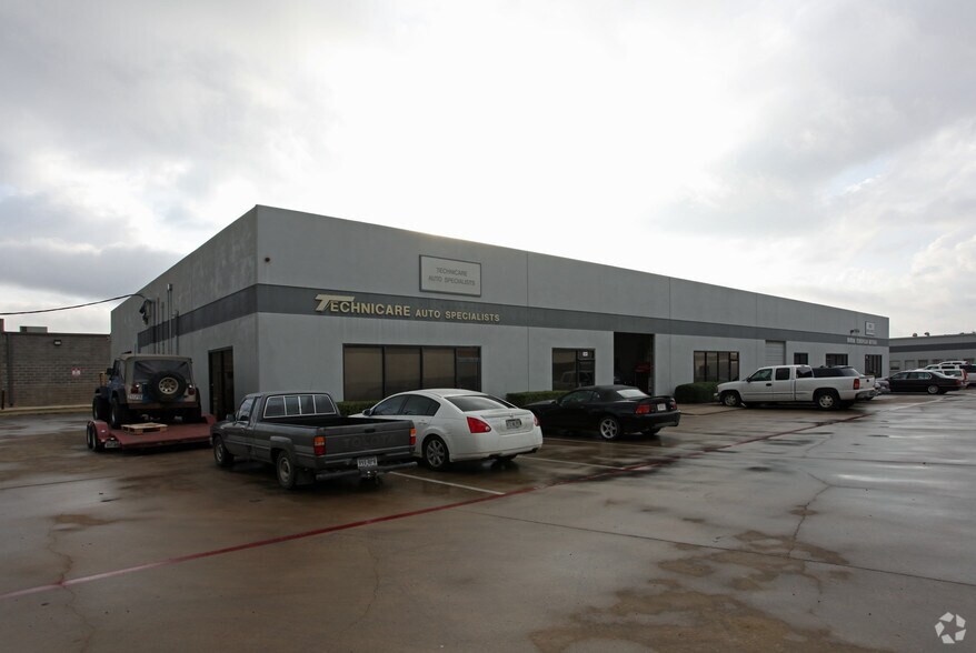 More Photos Of 11056 Shady Trl, Dallas Unknown For Lease