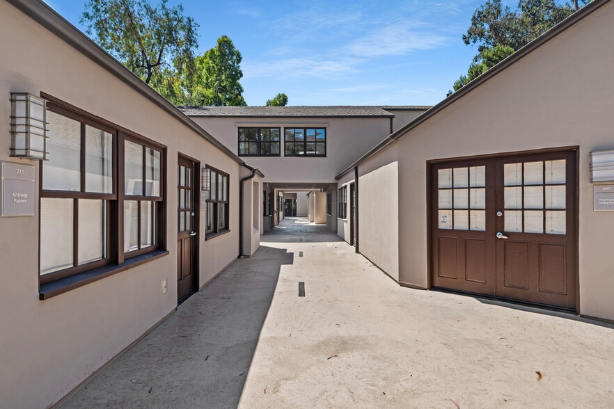 More Photos Of 580 Broadway St, Laguna Beach Office For Lease