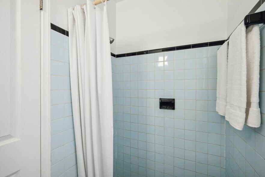 More Photos Of 1201 S Federal Hwy, Hollywood Hotel For Sale