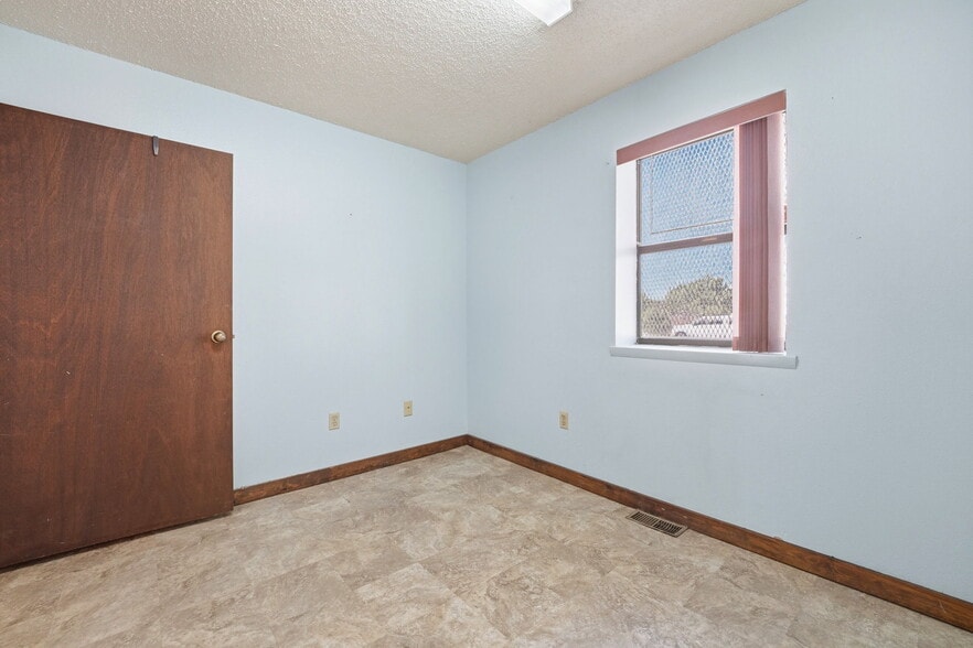 More Photos Of 3435 Kimball Cir, Colorado Springs Service For Lease