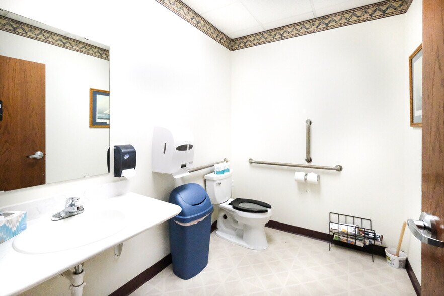 More Photos Of 40 Good Counsel Dr, Mankato Office For Sale