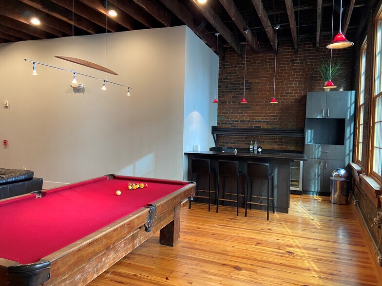 More Photos Of 221 S Tryon St, Charlotte Storefront Retail Office For Sale