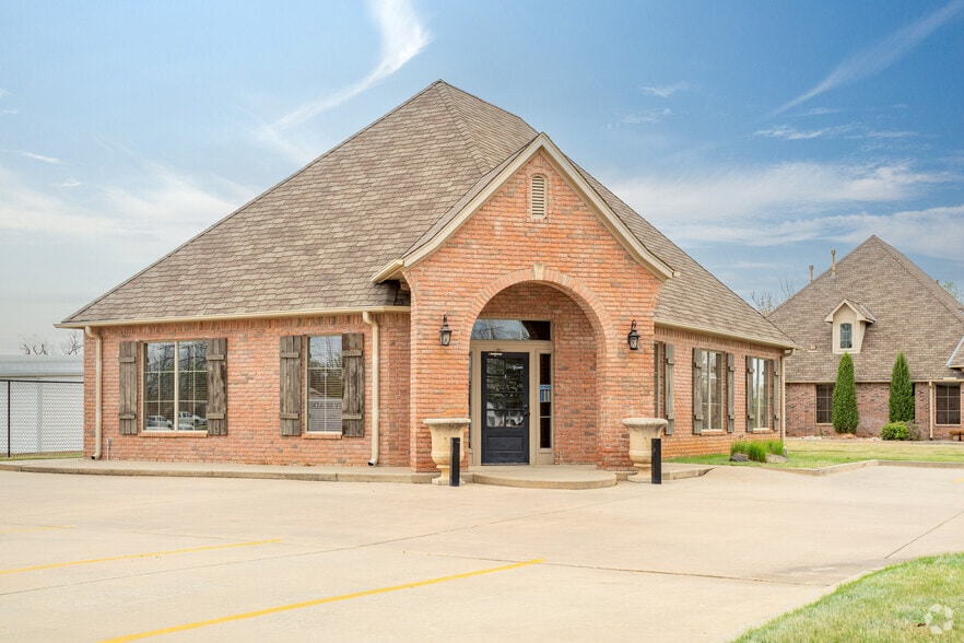 Primary Photo Of 2401 Capella Blvd, Harrah Coworking Space