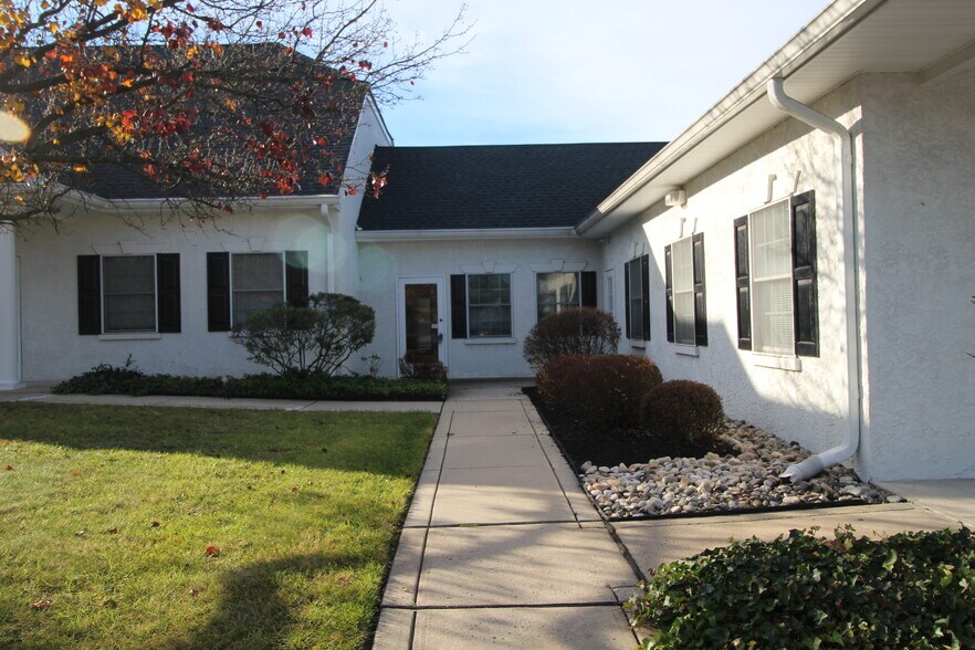 More Photos Of 1 Nami Ln, Hamilton Medical For Sale