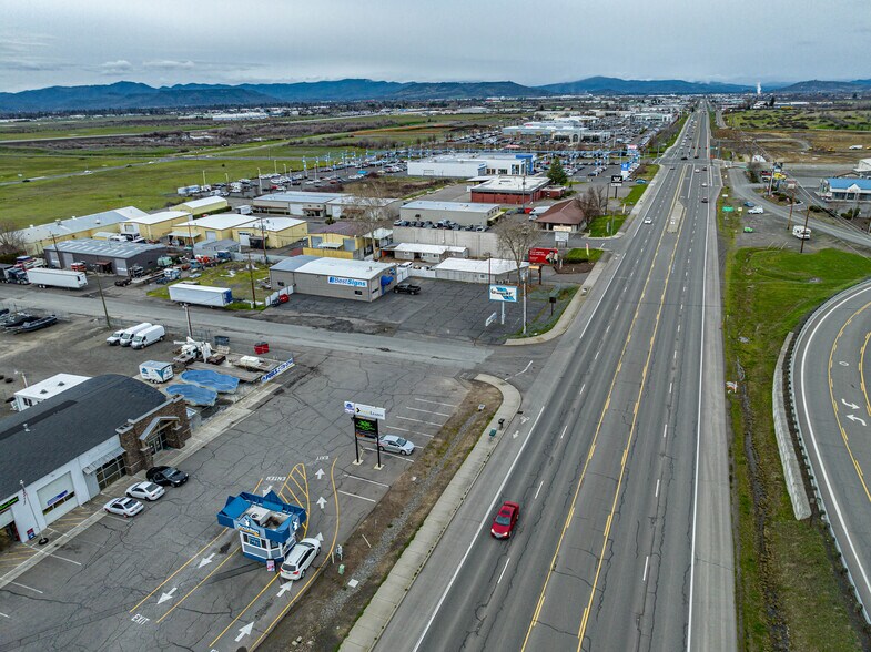 More Photos Of 3811 Crater Lake Hwy, Medford Warehouse For Sale