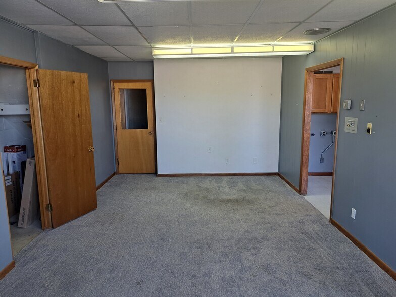 More Photos Of 411 W 5th St, McCook Medical For Lease