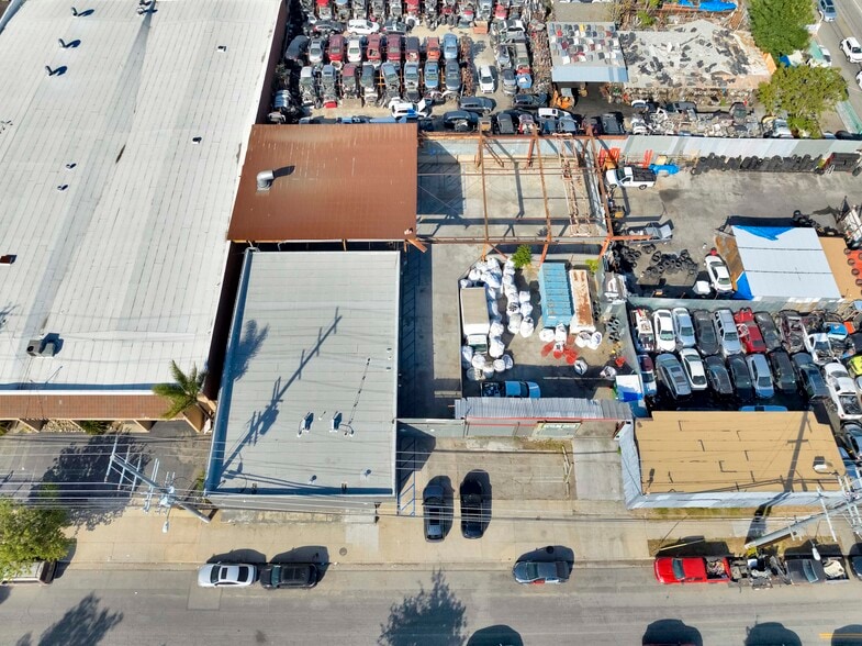 More Photos Of 9800-9820 San Fernando Rd, Pacoima Service For Lease