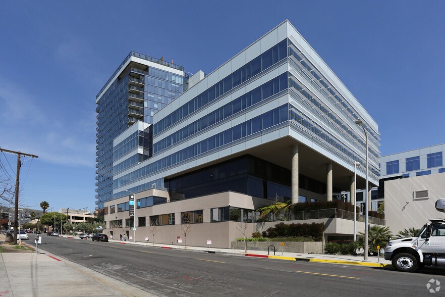 More Photos Of 1500 N El Centro Ave, Los Angeles Office Residential For Lease