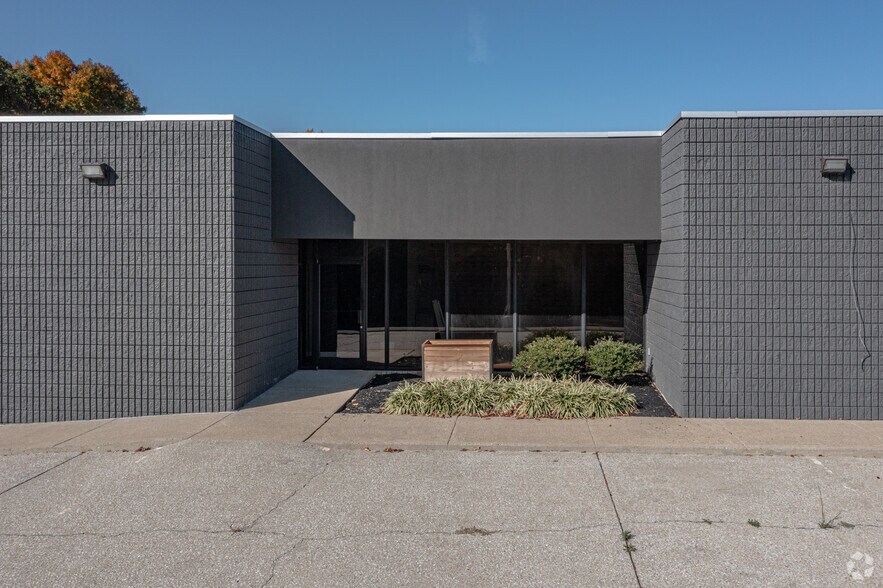 228 Tennsco Dr, Dickson, TN 37055 Bank For Sale