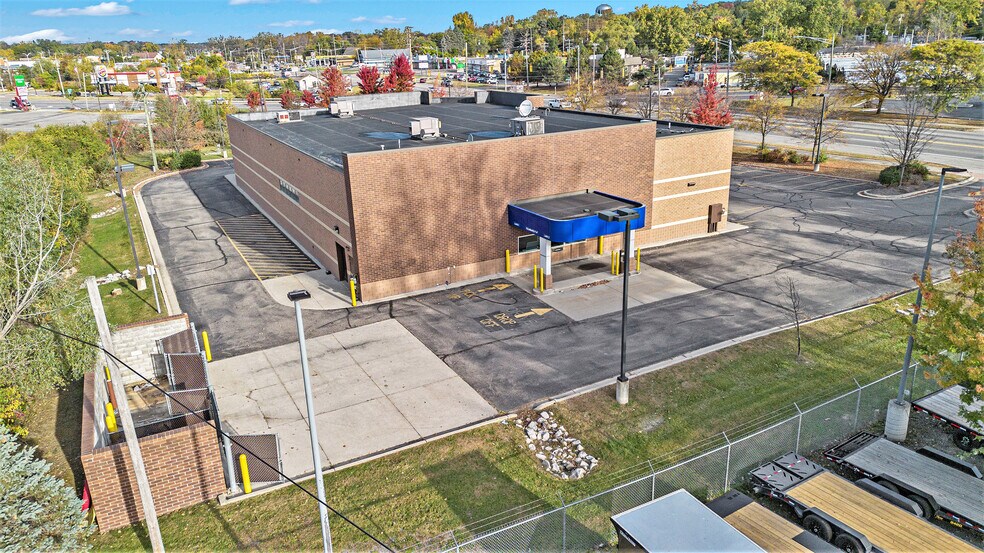 More Photos Of 3273 W Huron St, Waterford Drugstore For Lease