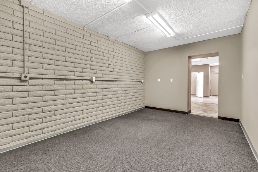 More Photos Of 78 W Ray Rd, Chandler Convenience Store For Lease