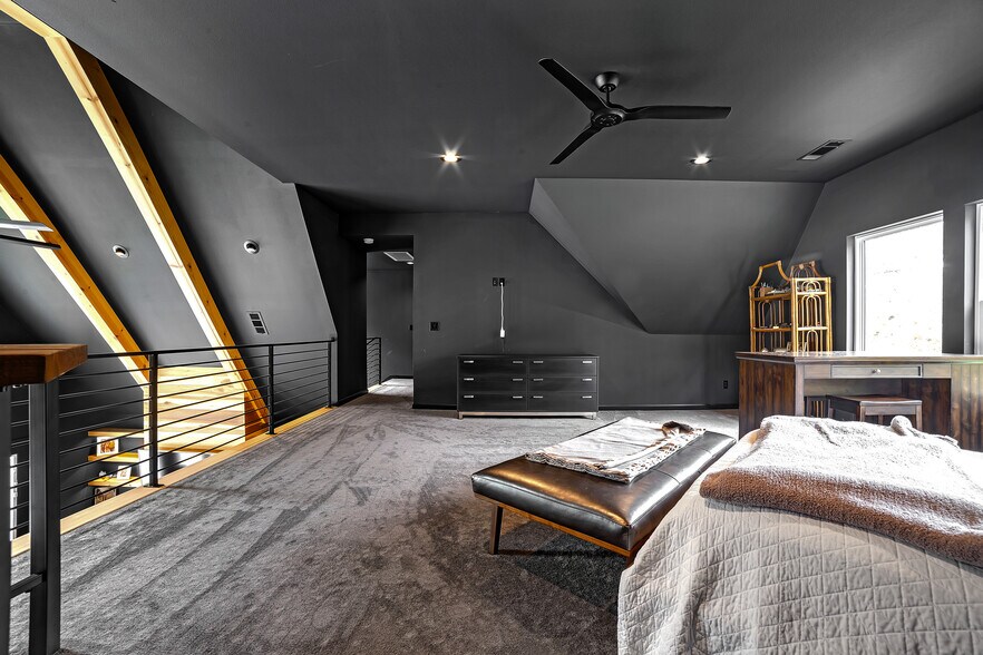 More Photos Of 446724 E 390 Rd, Langley Hotel For Sale