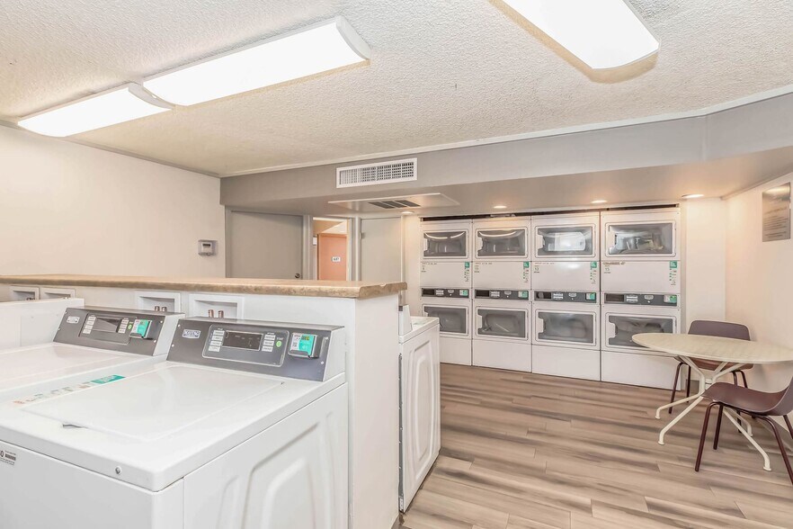 More Photos Of 1350 E Thomas Rd, Phoenix Apartments For Sale